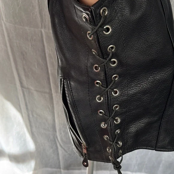 Women's Black Leather Vest with Zipper Details - Picture 4 of 4